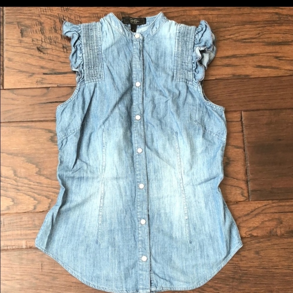Ruffle sleeveless denim shirt